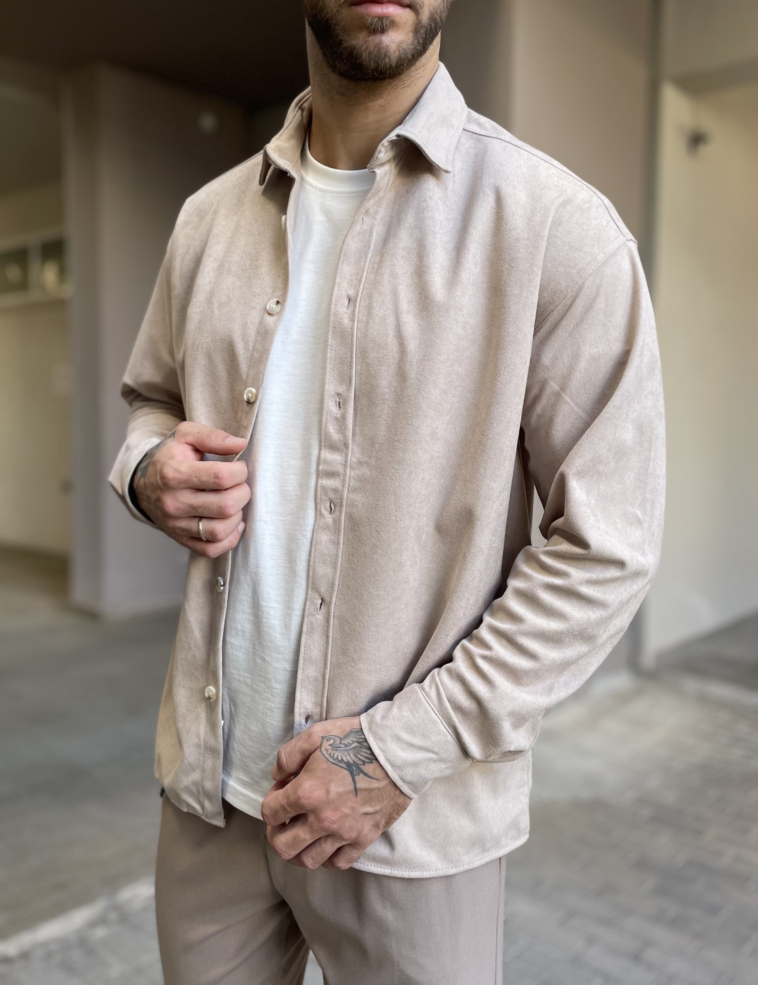 Ανδρικό μπεζ κοτλέ Overshirt με γιακά RMZ470B φωτογραφία